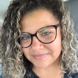 Meet your Posher, Lia